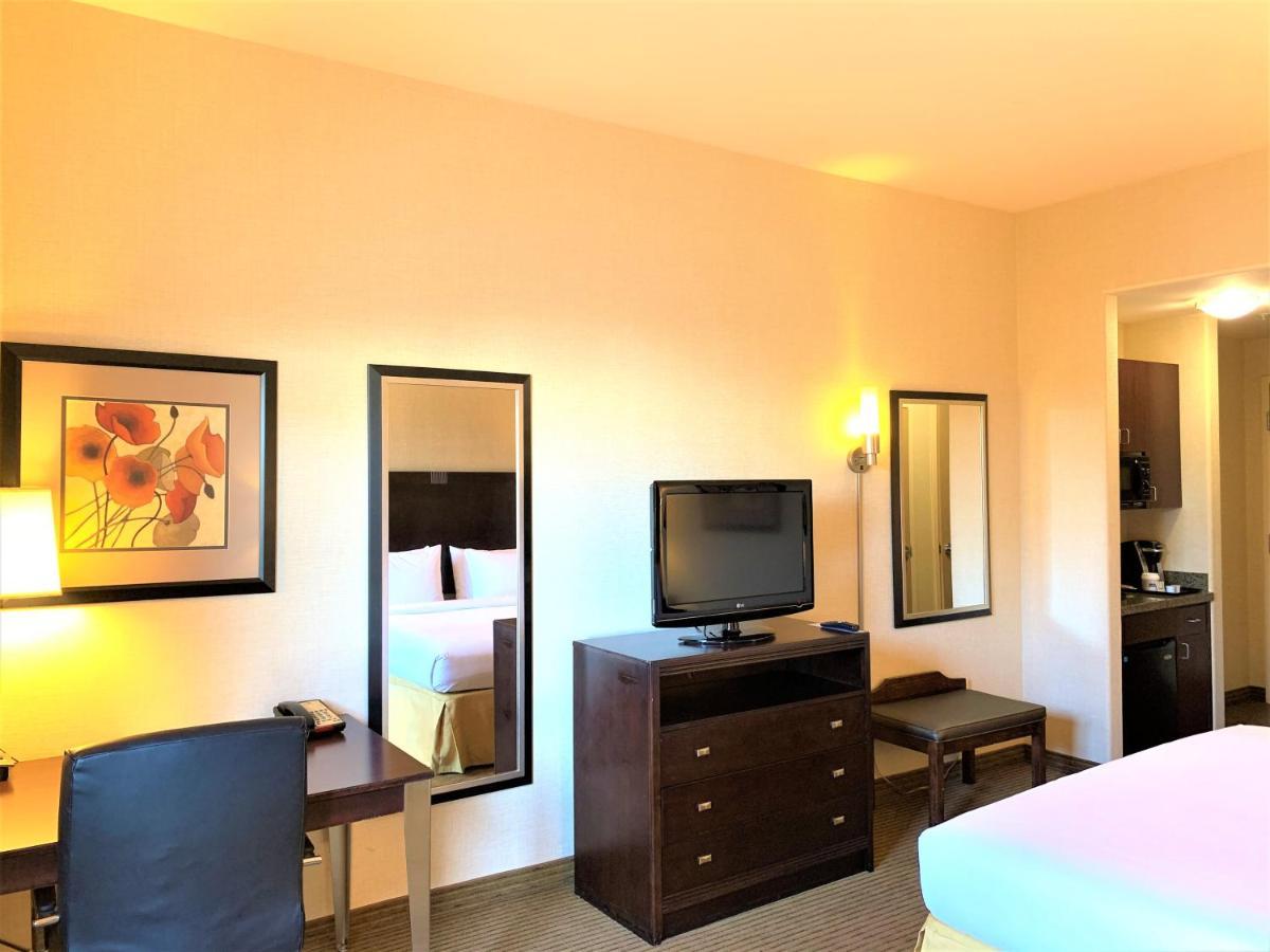 Holiday Inn Express Fresno Northwest - Herndon By Ihg Екстериор снимка