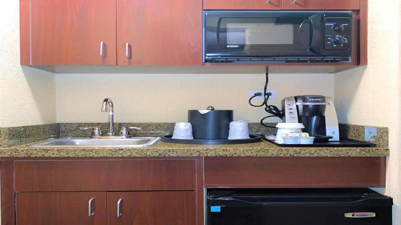 Holiday Inn Express Fresno Northwest - Herndon By Ihg Екстериор снимка