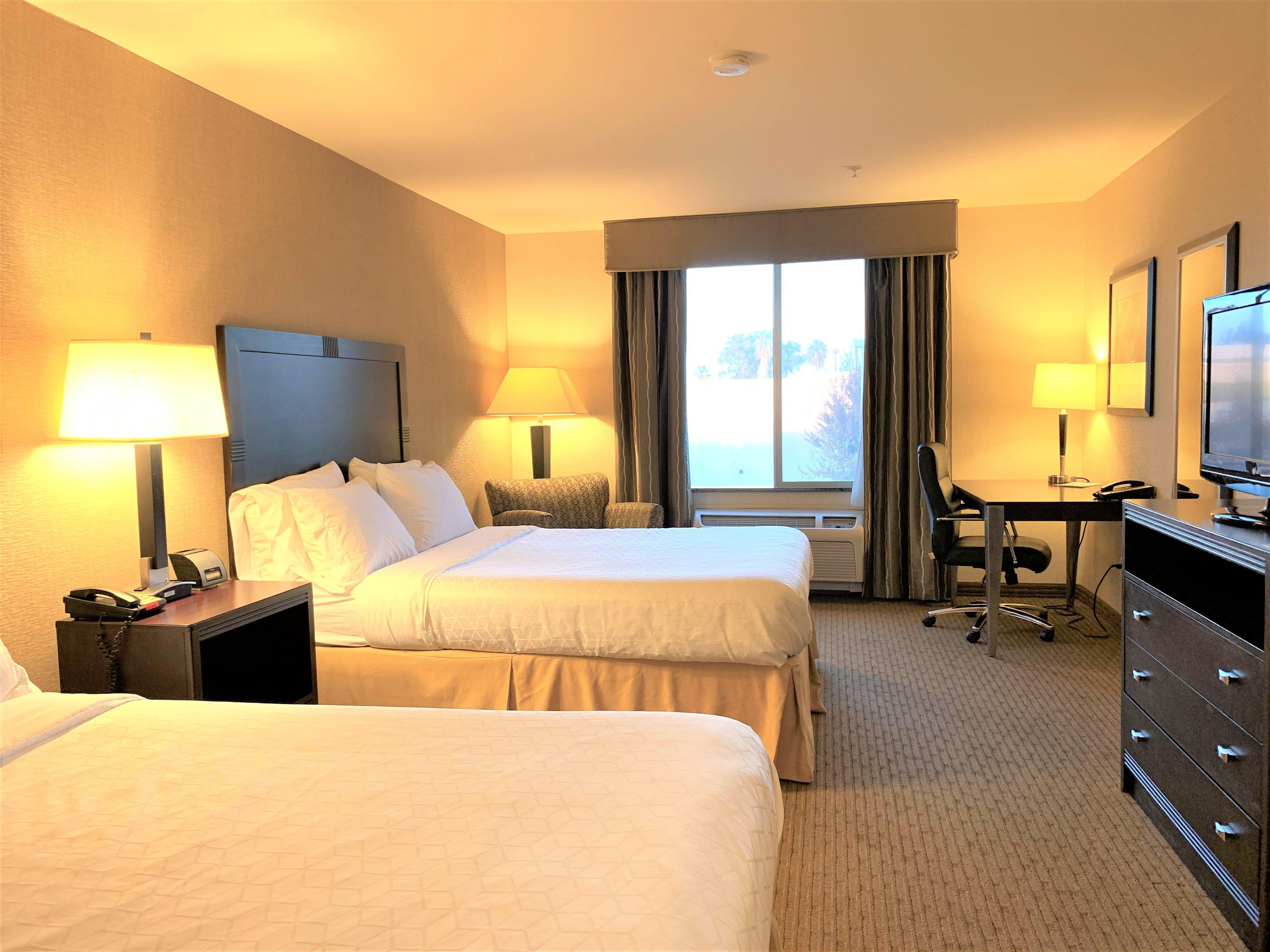 Holiday Inn Express Fresno Northwest - Herndon By Ihg Екстериор снимка
