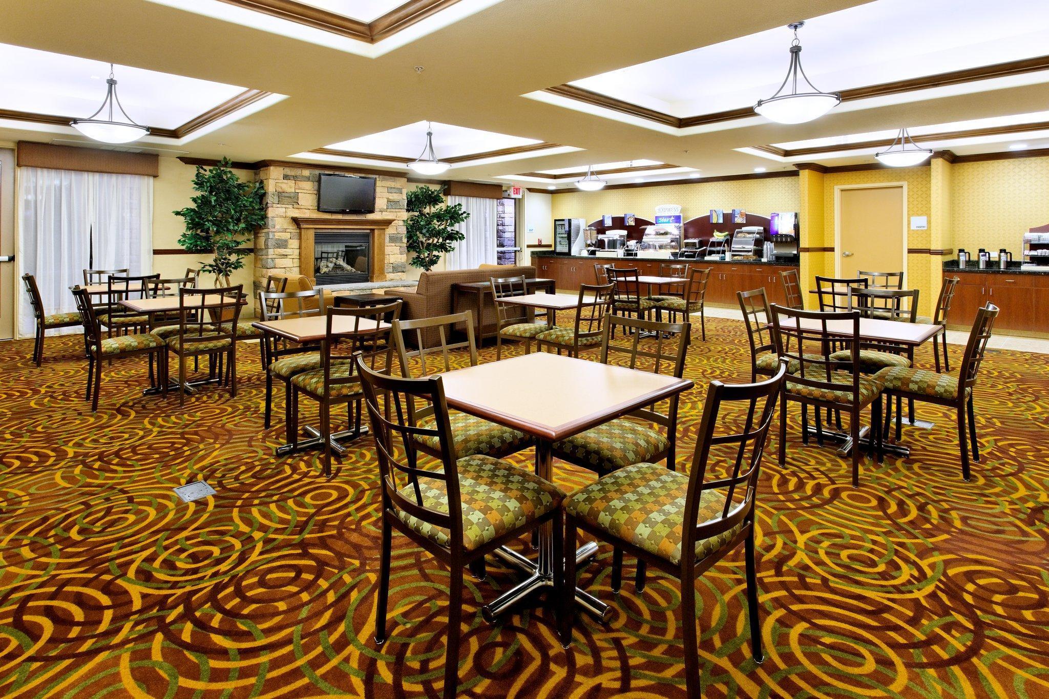 Holiday Inn Express Fresno Northwest - Herndon By Ihg Екстериор снимка