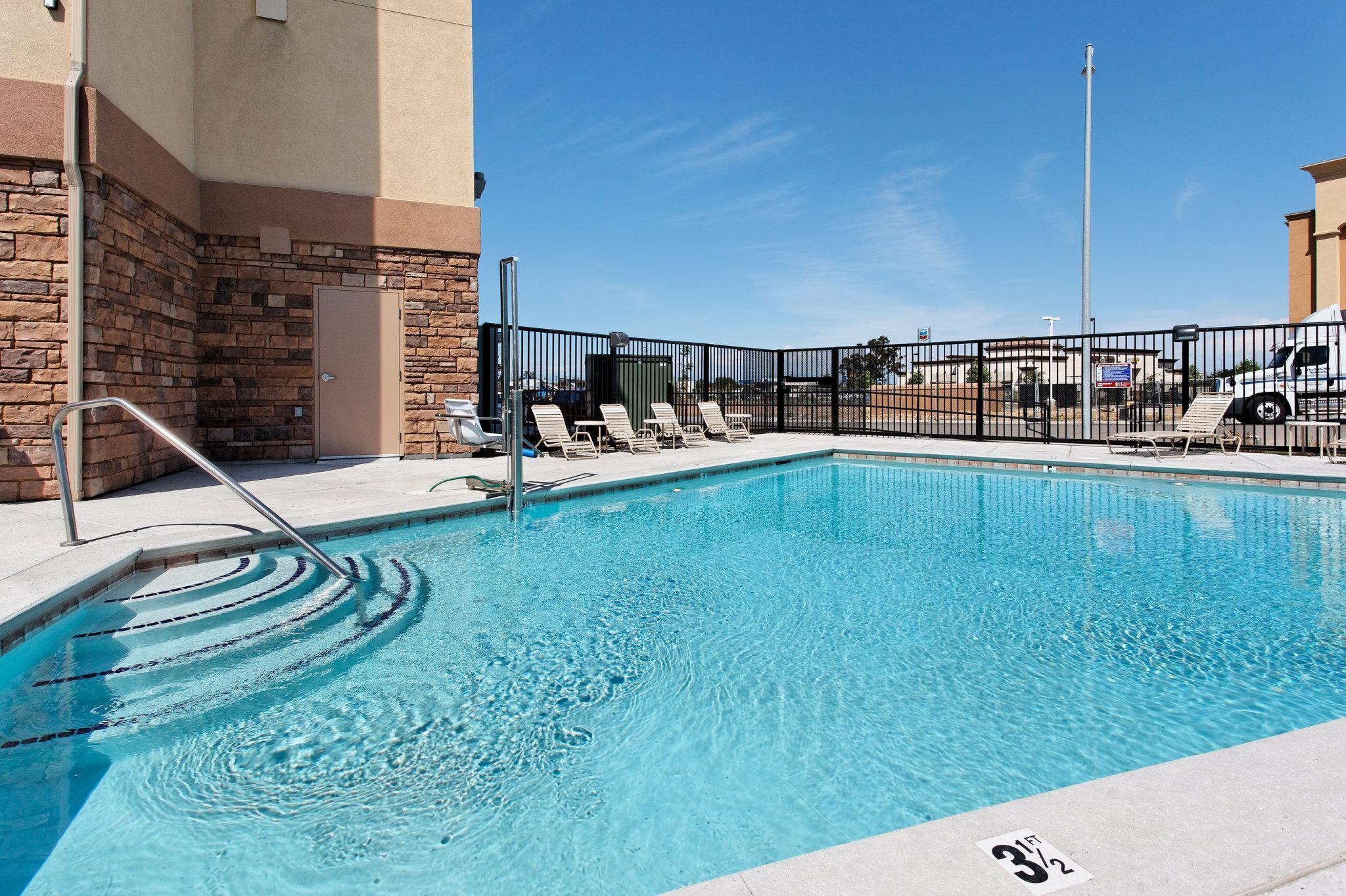 Holiday Inn Express Fresno Northwest - Herndon By Ihg Екстериор снимка
