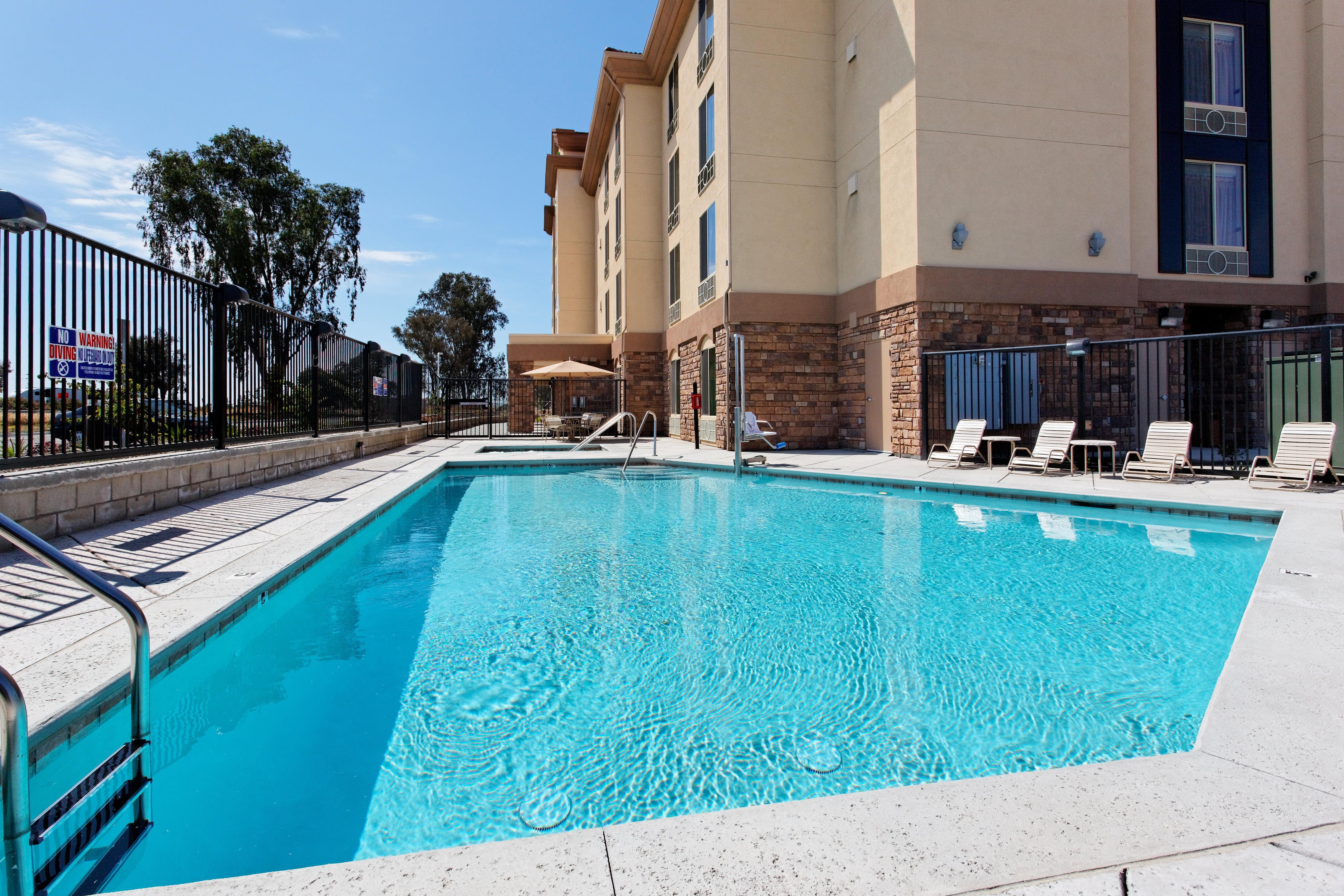 Holiday Inn Express Fresno Northwest - Herndon By Ihg Екстериор снимка