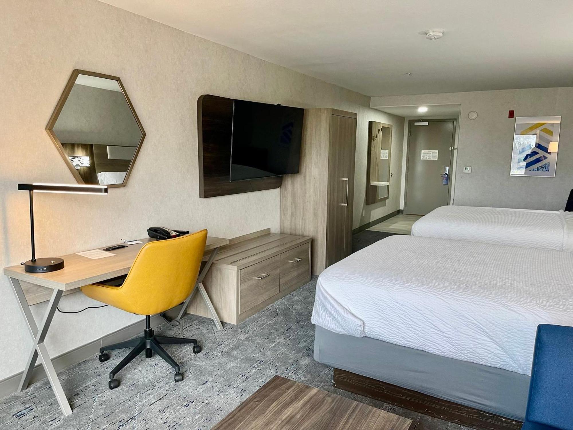 Holiday Inn Express Fresno Northwest - Herndon By Ihg Екстериор снимка