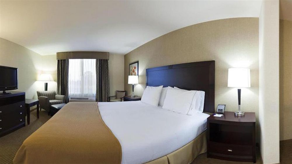 Holiday Inn Express Fresno Northwest - Herndon By Ihg Екстериор снимка
