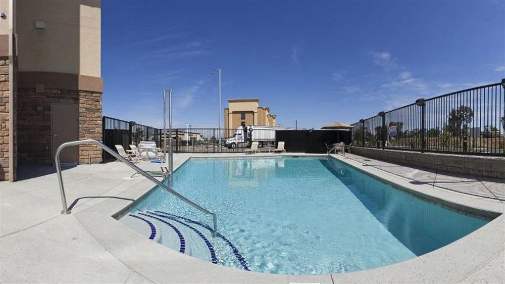 Holiday Inn Express Fresno Northwest - Herndon By Ihg Екстериор снимка