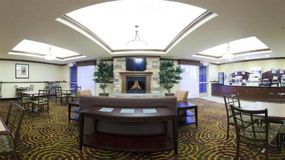 Holiday Inn Express Fresno Northwest - Herndon By Ihg Екстериор снимка